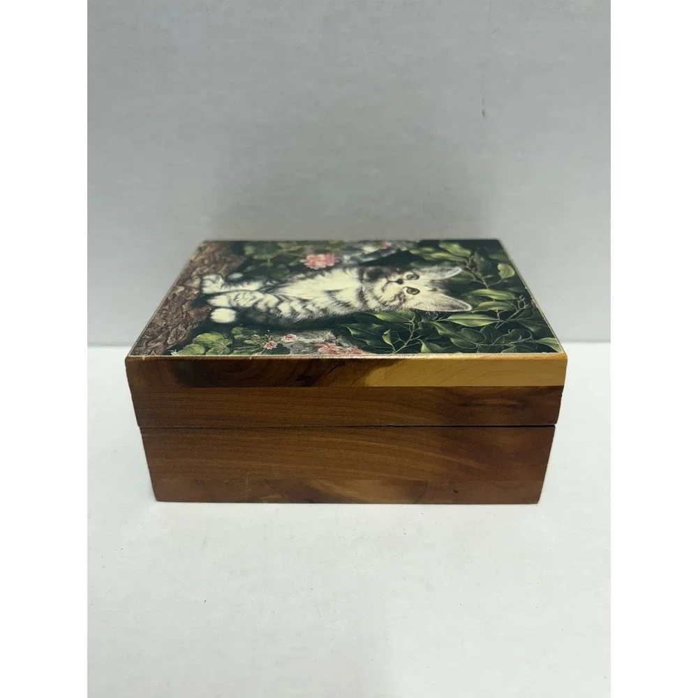 Cat kitty kitten keepsake jewerly trinket box cedar wood vintage‎